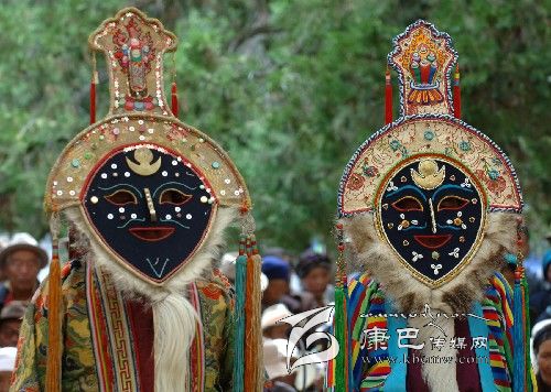 藏戲面具：多姿多彩！
