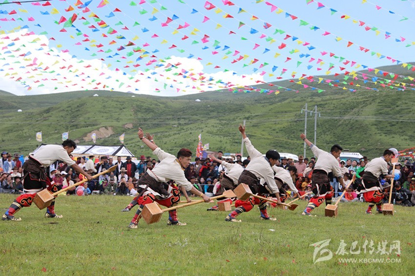 和諧德格入畫(huà)來(lái)