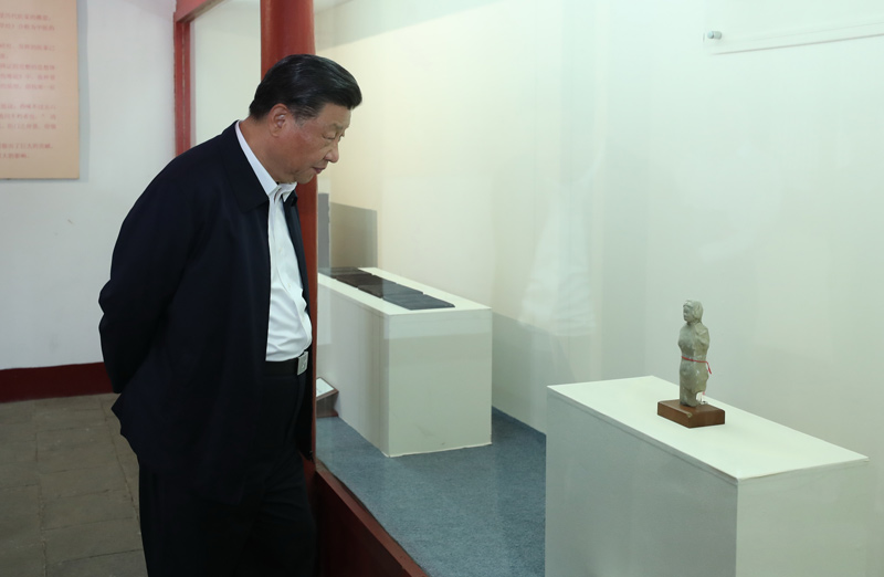 2021年5月12日，習(xí)近平總書(shū)記在南陽(yáng)市考察東漢醫(yī)學(xué)家張仲景的墓祠紀(jì)念地醫(yī)圣祠。 